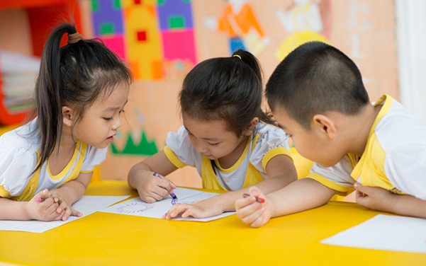 4 Ways A Preschool in Northpoint Encourages Strong Early Foundations